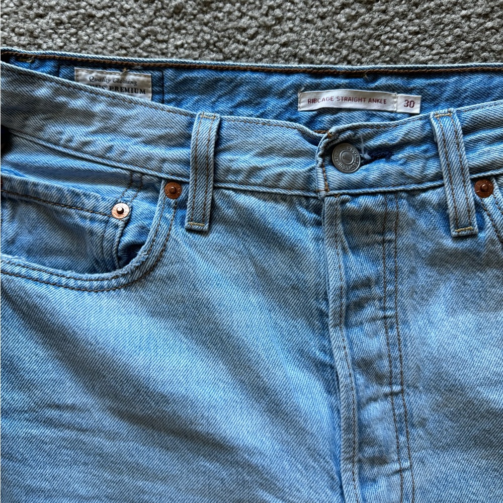 Levi’s Ribcage Straight Ankle Jeans
